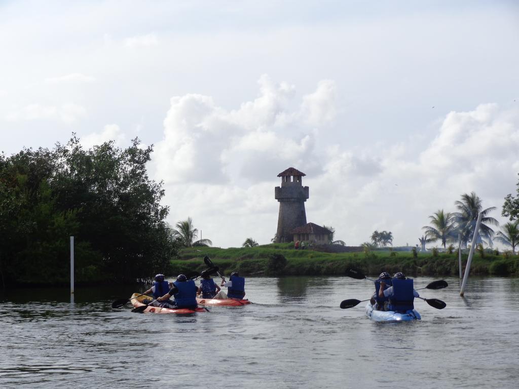 Amatique Bay Hotel Puerto Barrios Bagian luar foto