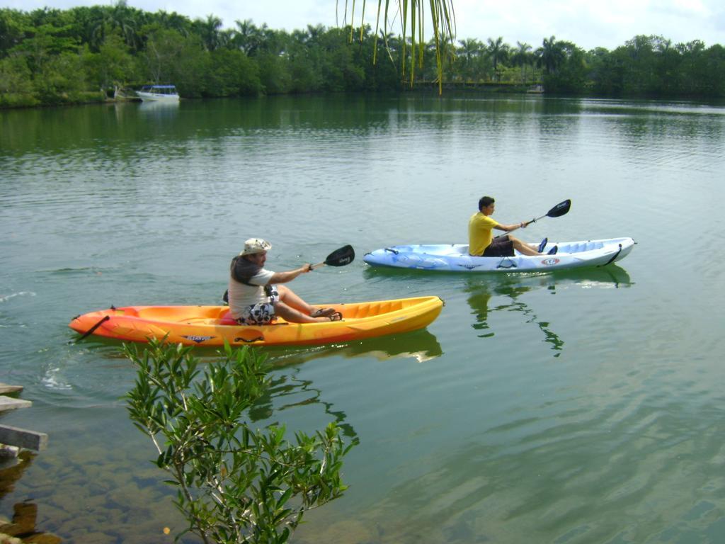 Amatique Bay Hotel Puerto Barrios Bagian luar foto