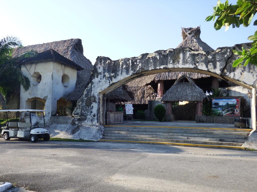 Amatique Bay Hotel Puerto Barrios Bagian luar foto