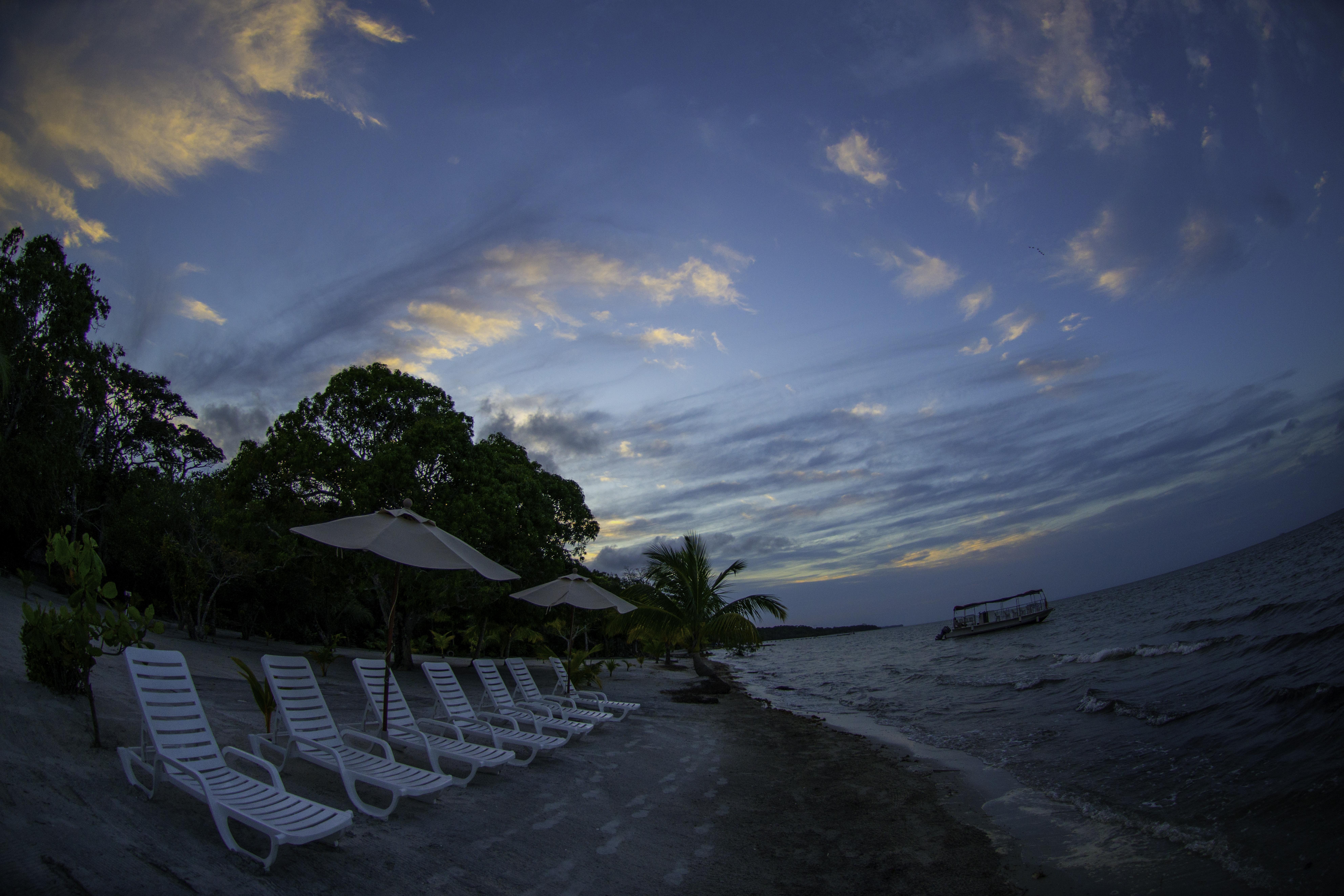 Amatique Bay Hotel Puerto Barrios Bagian luar foto
