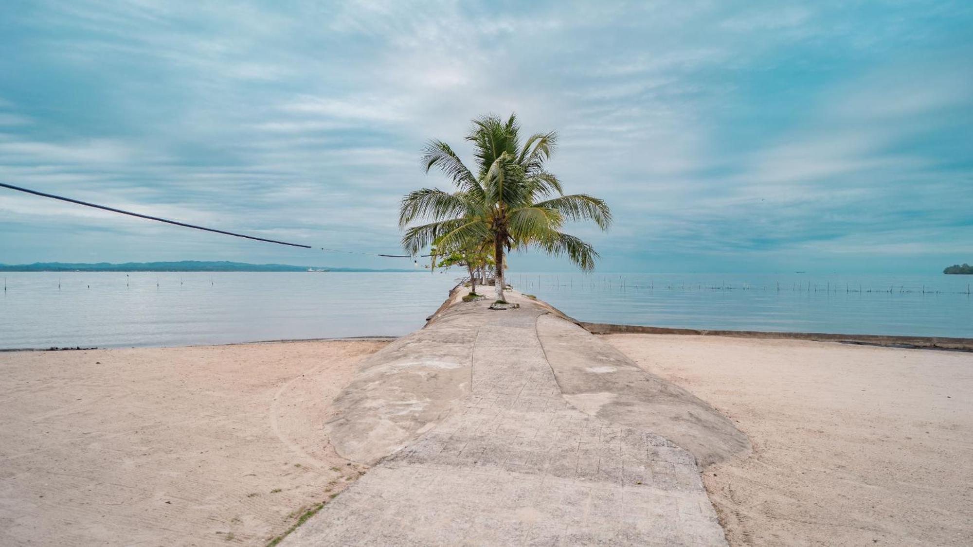 Amatique Bay Hotel Puerto Barrios Bagian luar foto