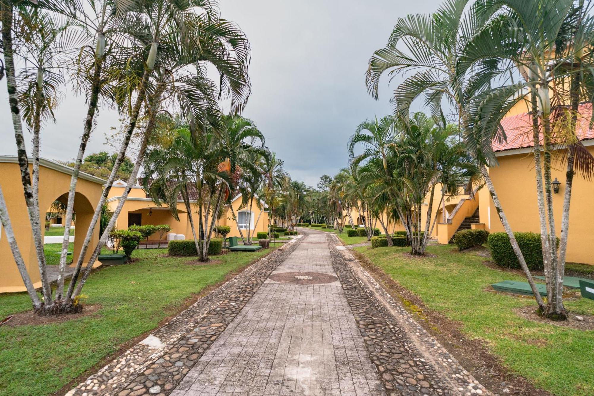 Amatique Bay Hotel Puerto Barrios Bagian luar foto