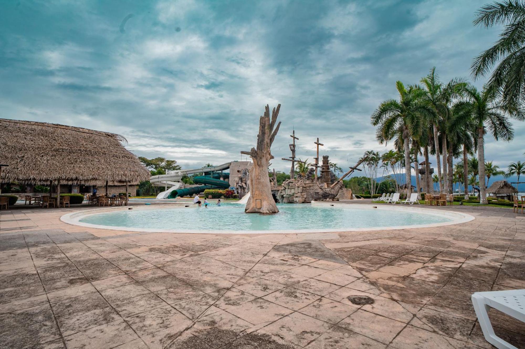 Amatique Bay Hotel Puerto Barrios Bagian luar foto