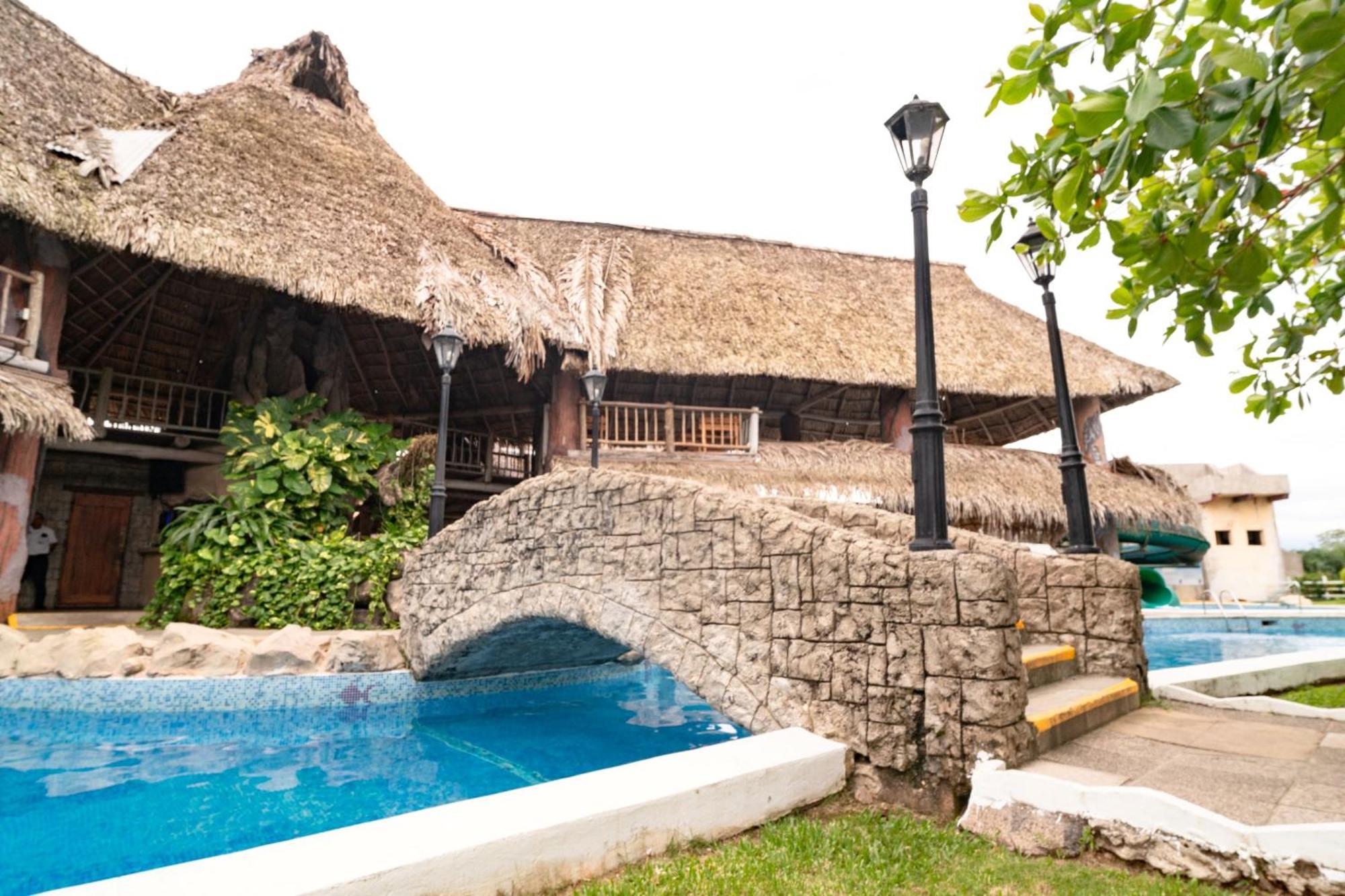 Amatique Bay Hotel Puerto Barrios Bagian luar foto