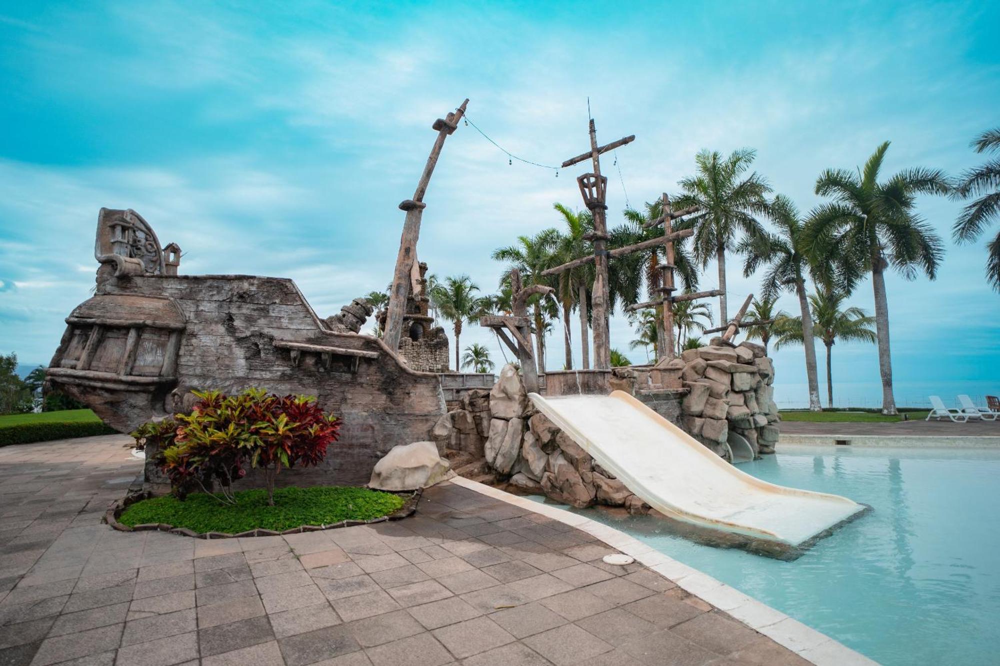 Amatique Bay Hotel Puerto Barrios Bagian luar foto
