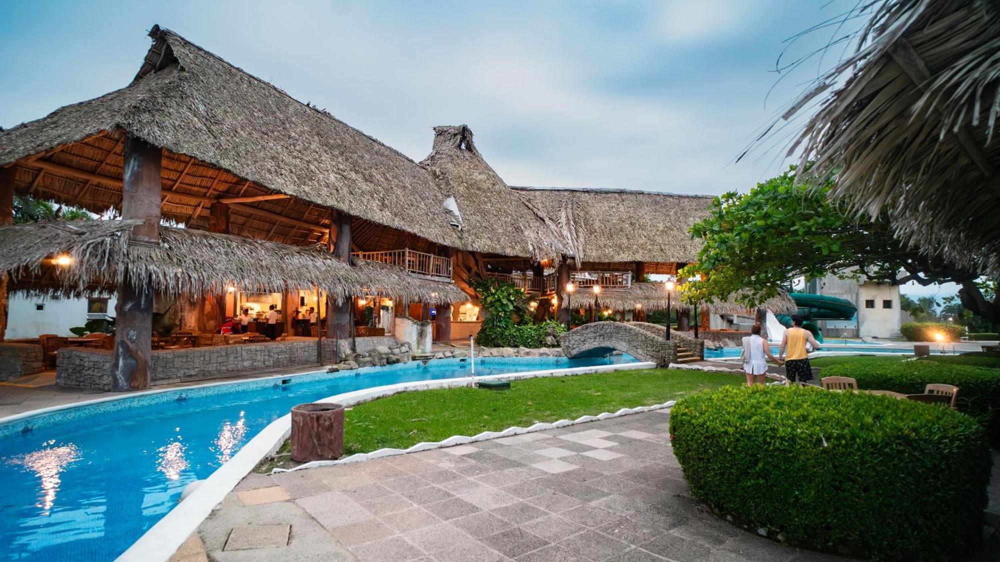 Amatique Bay Hotel Puerto Barrios Bagian luar foto