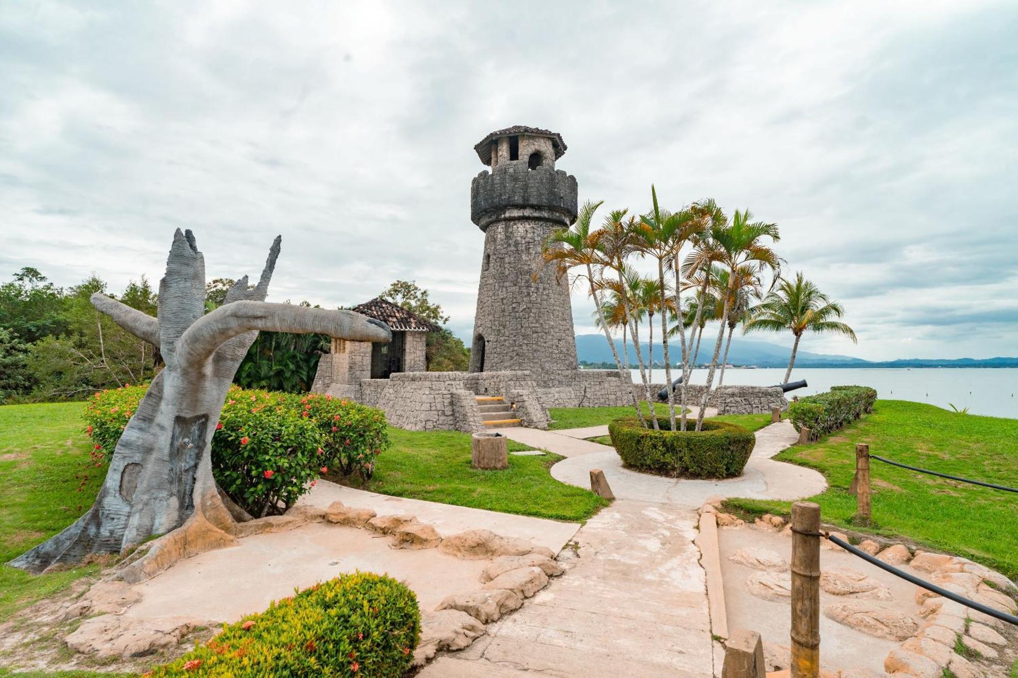 Amatique Bay Hotel Puerto Barrios Bagian luar foto