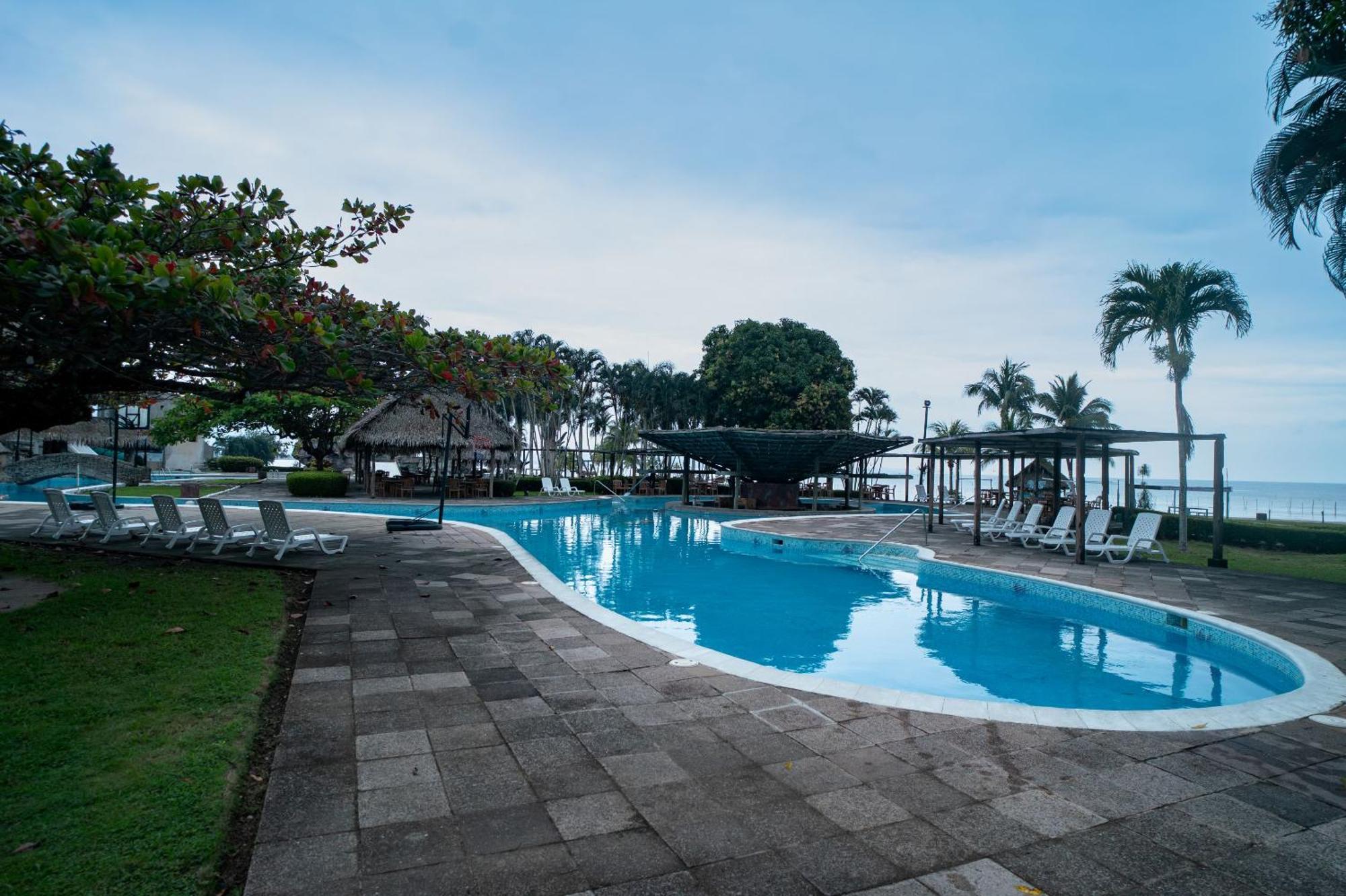 Amatique Bay Hotel Puerto Barrios Bagian luar foto