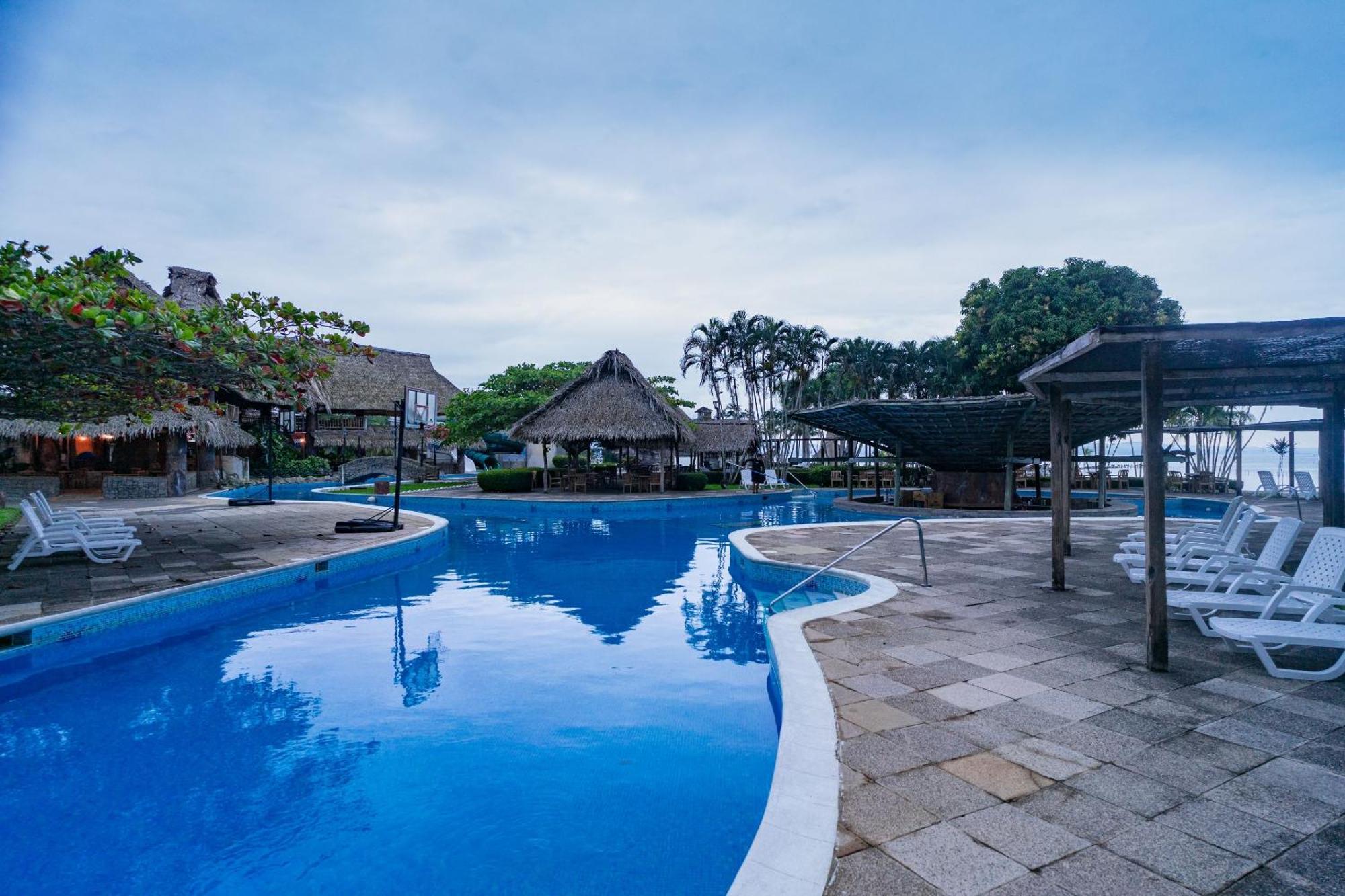 Amatique Bay Hotel Puerto Barrios Bagian luar foto