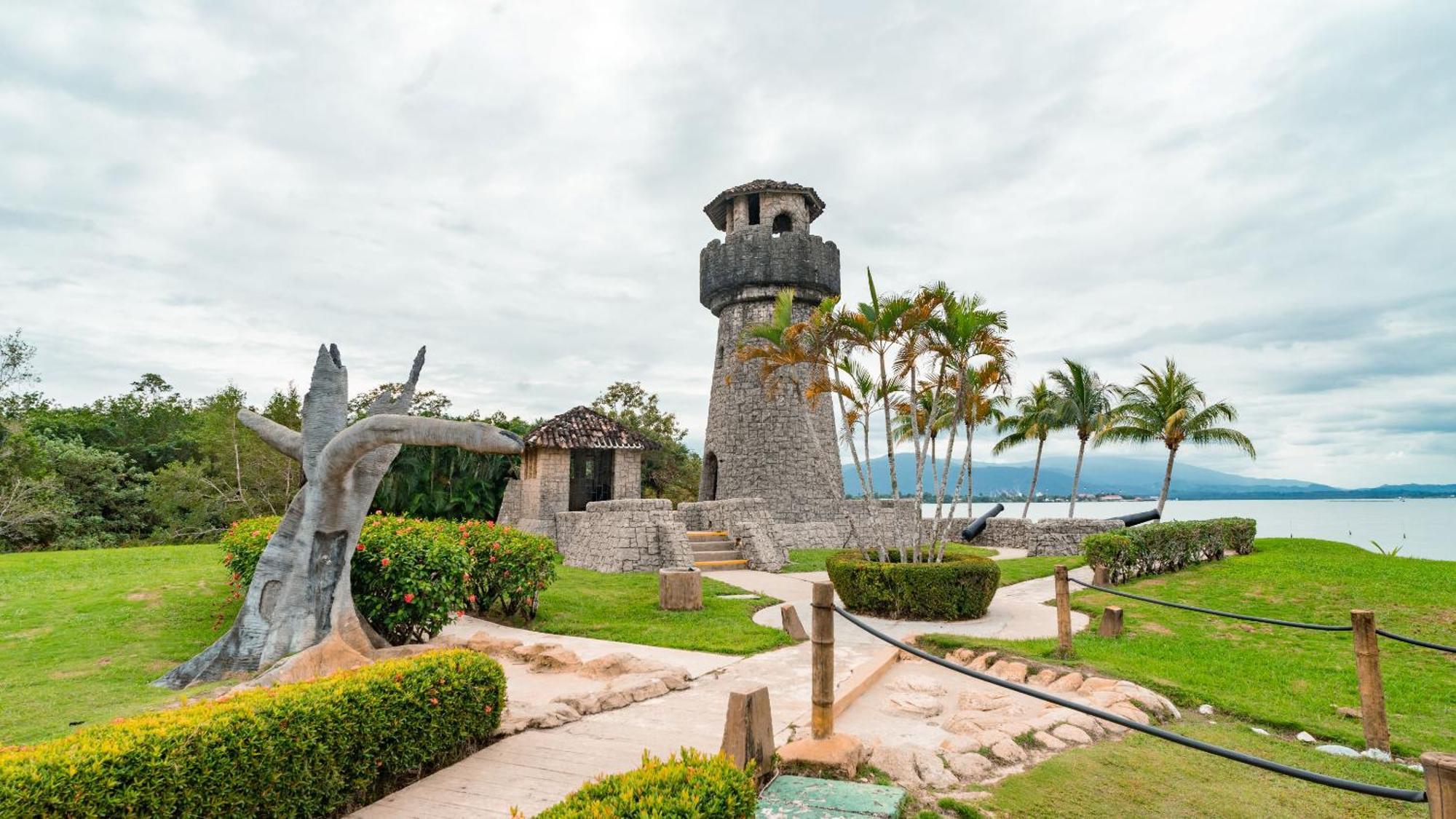 Amatique Bay Hotel Puerto Barrios Bagian luar foto