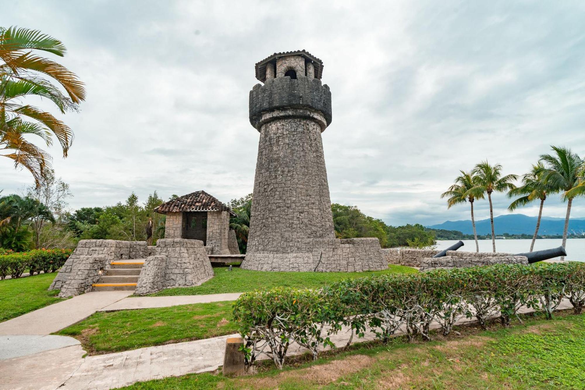 Amatique Bay Hotel Puerto Barrios Bagian luar foto