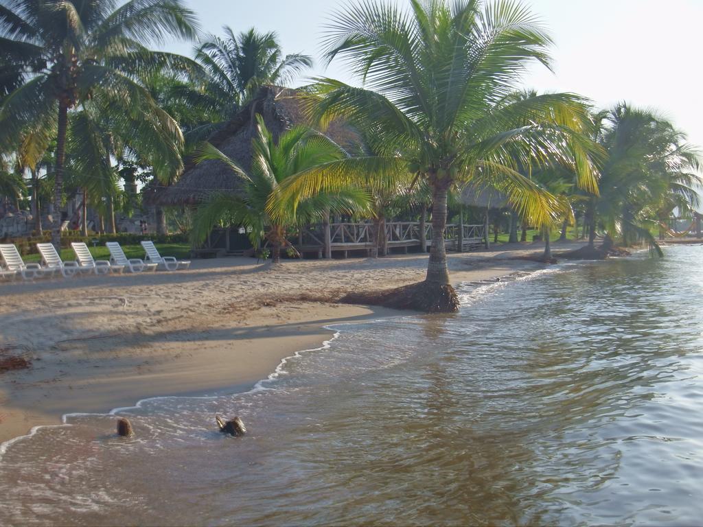 Amatique Bay Hotel Puerto Barrios Bagian luar foto